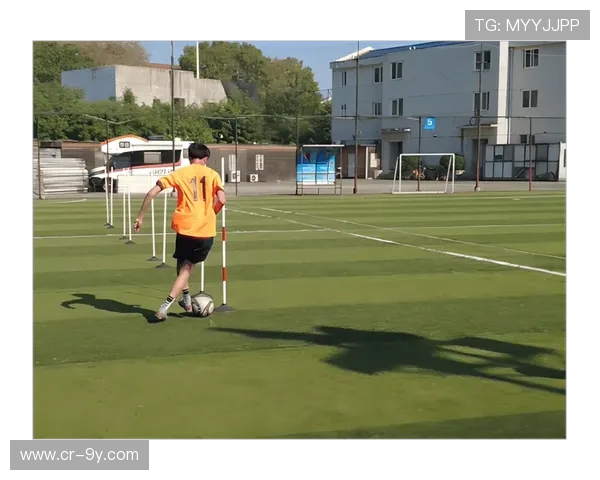 如何提升足球踢击力道训练技巧与力量增强方法解析